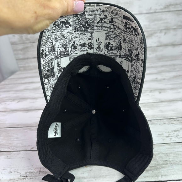 DISNEY MICKEY MOUSE and friends Peek a boo black adjustable hat - Picture 5 of 5